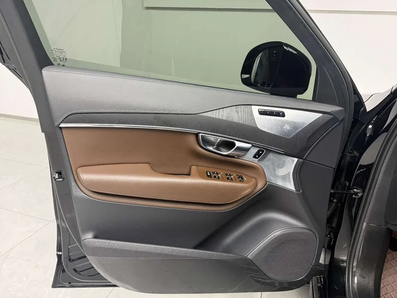Volvo XC90 — фото 11