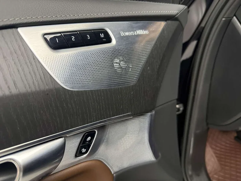 Volvo XC90 — фото 14