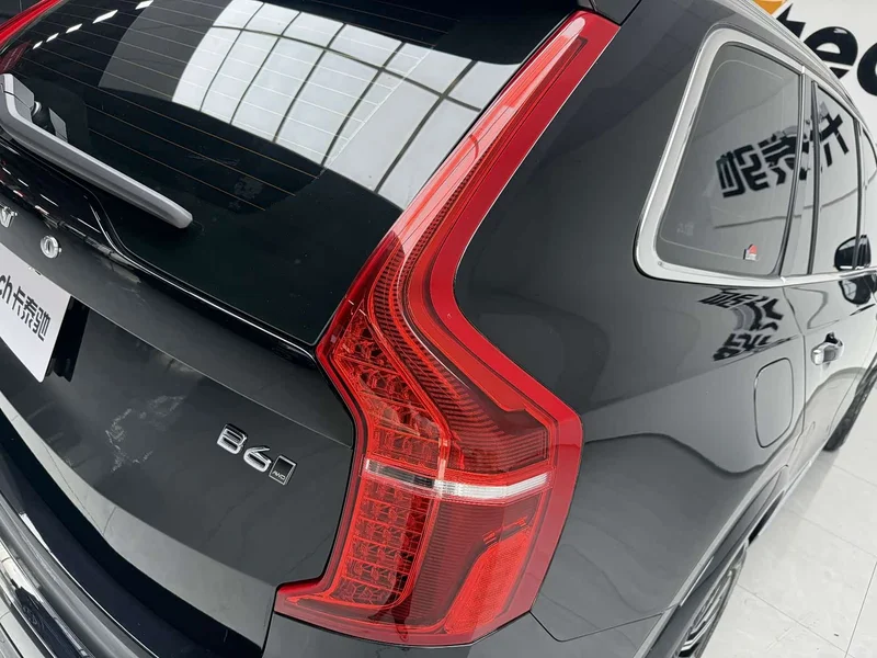 Volvo XC90 — фото 15
