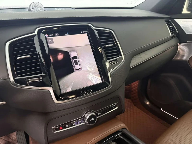 Volvo XC90 — фото 9