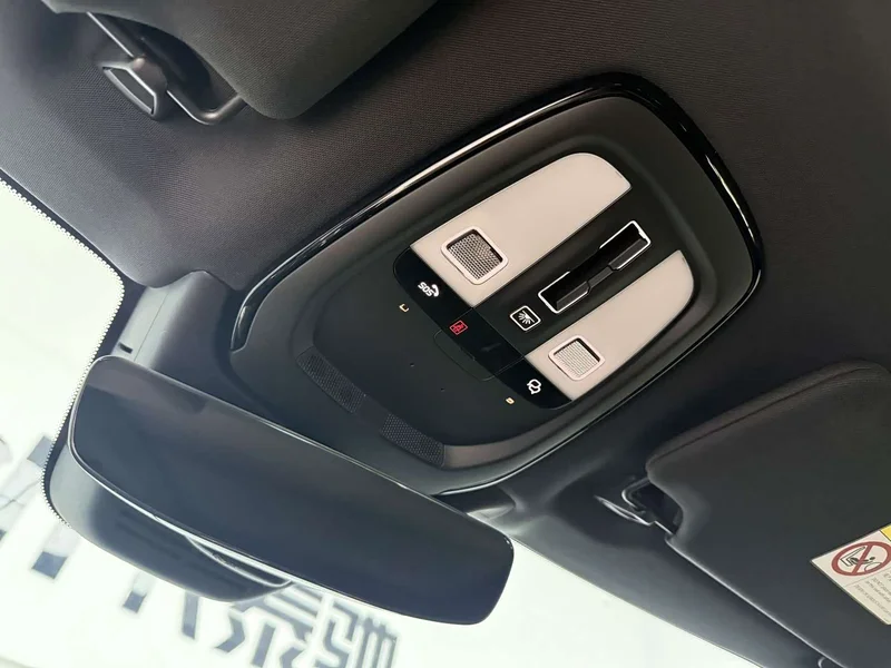 Volvo XC90 — фото 10