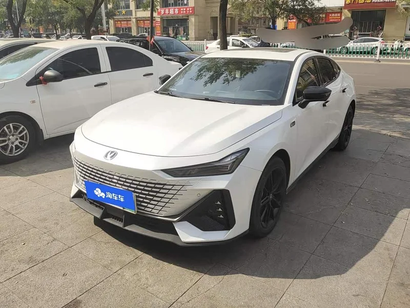 Changan UNI-V iDD — фото 1