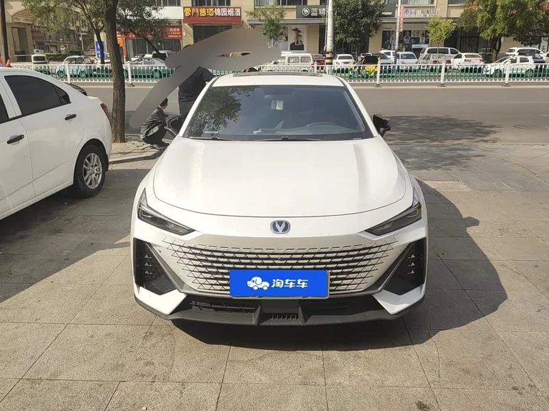 Changan UNI-V iDD — фото 2