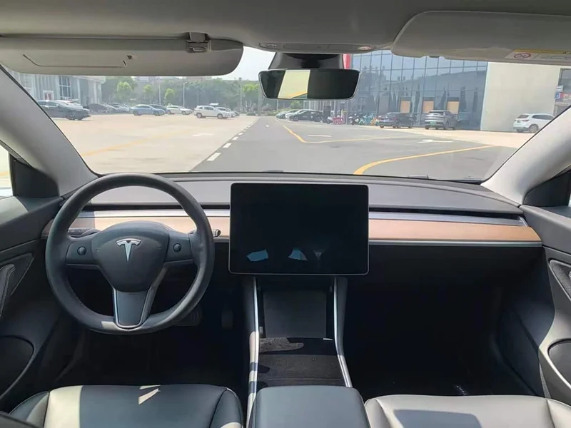Tesla Model 3 — фото 9