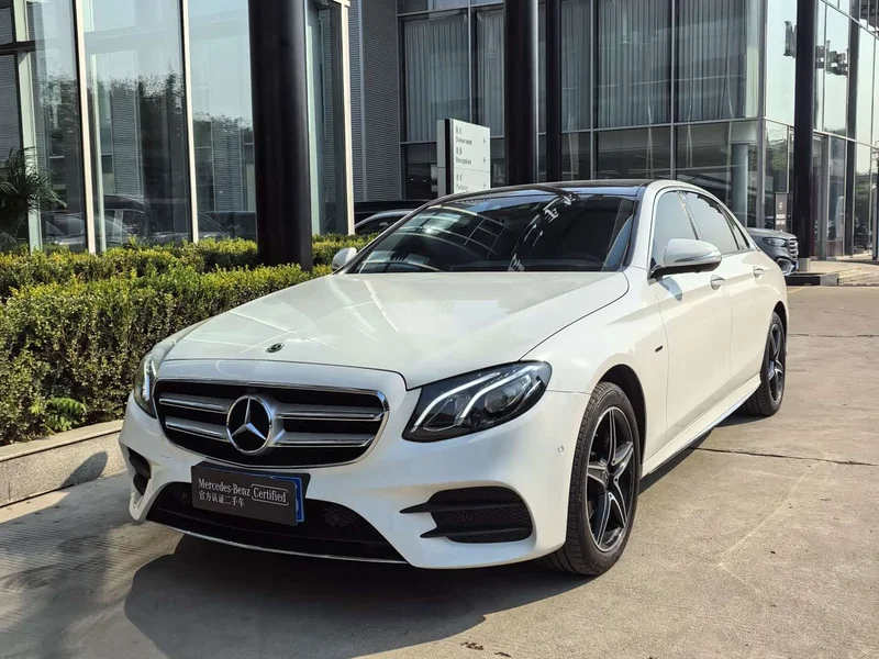 Mercedes-Benz E-Class — фото 1