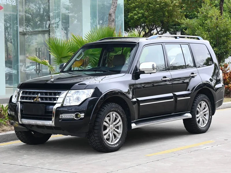 Mitsubishi Pajero (Imported) — фото 1