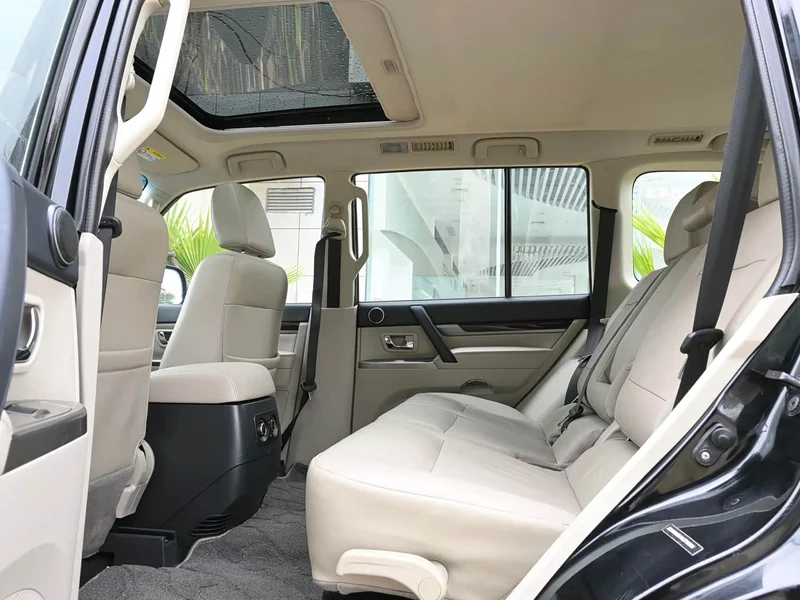 Mitsubishi Pajero (Imported) — фото 13