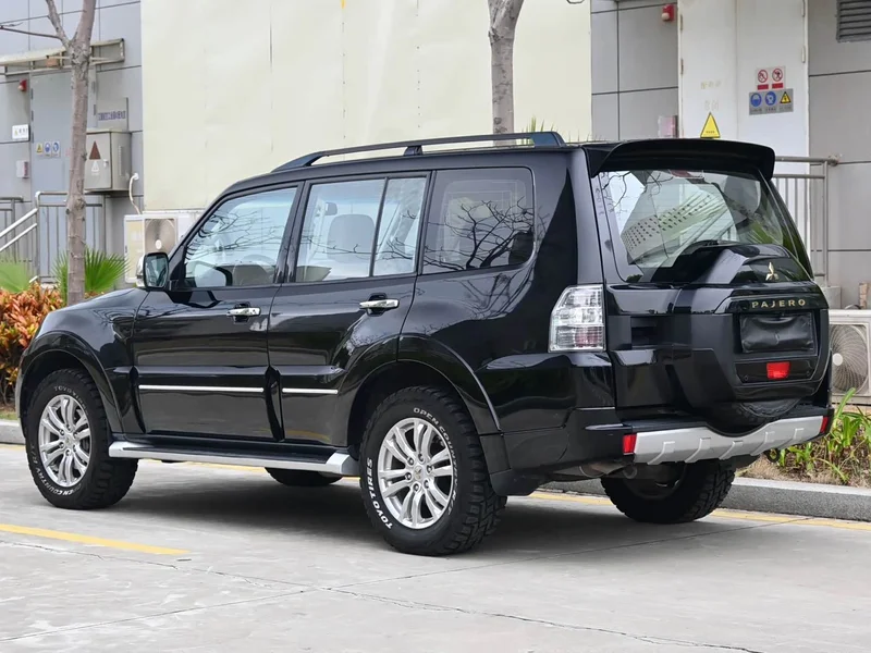 Mitsubishi Pajero (Imported) — фото 3