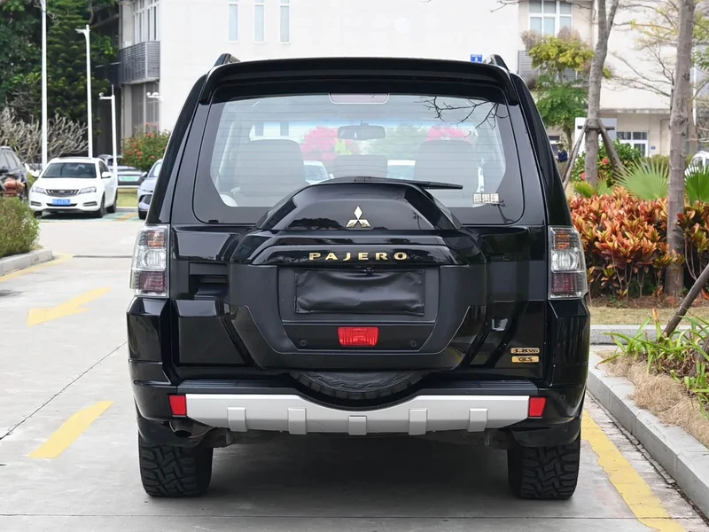 Mitsubishi Pajero (Imported) — фото 4