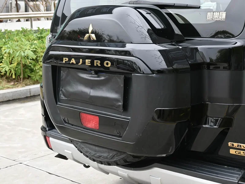 Mitsubishi Pajero (Imported) — фото 8