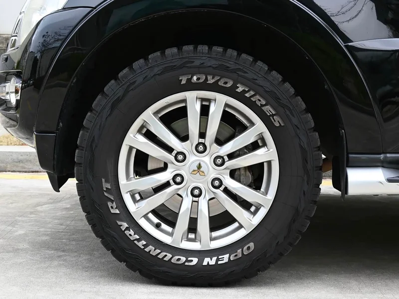 Mitsubishi Pajero (Imported) — фото 10
