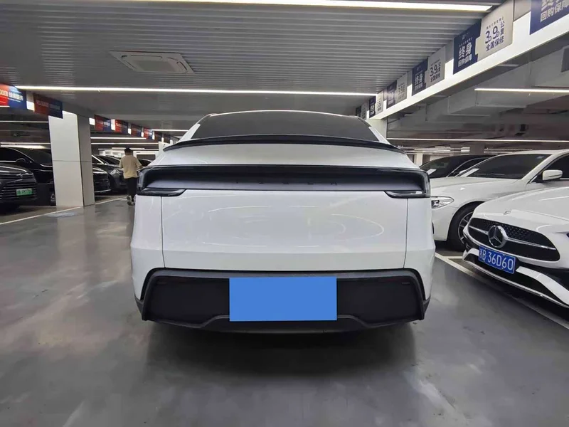 Tesla Model Y — фото 9