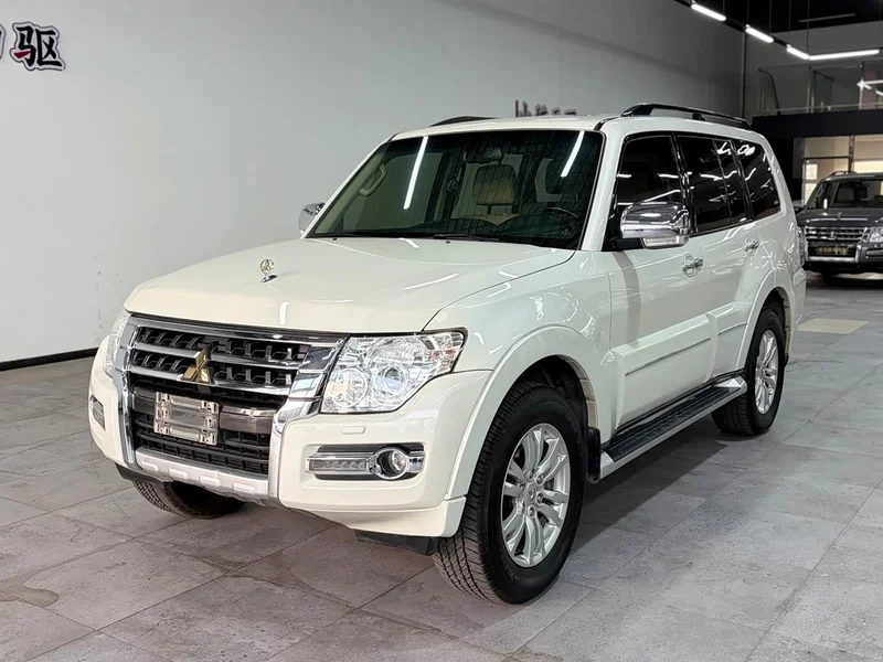 Mitsubishi Pajero (Imported) — фото 1