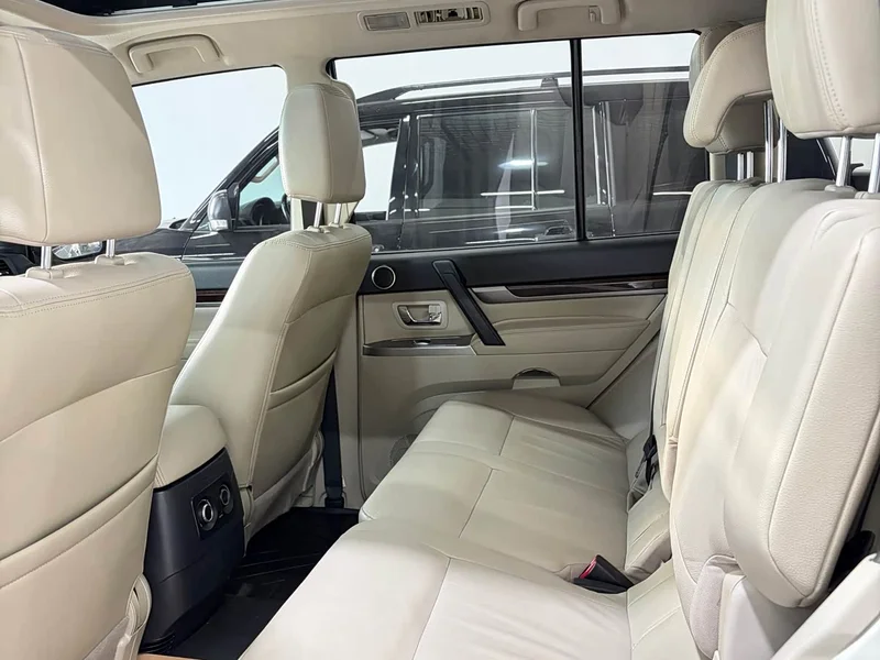 Mitsubishi Pajero (Imported) — фото 11