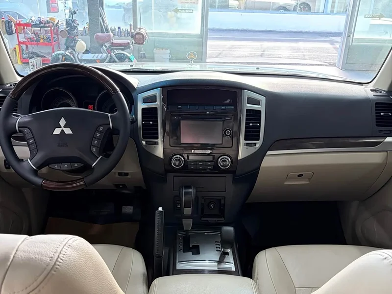 Mitsubishi Pajero (Imported) — фото 13