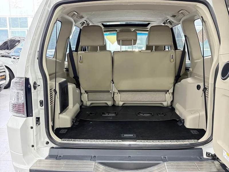 Mitsubishi Pajero (Imported) — фото 14