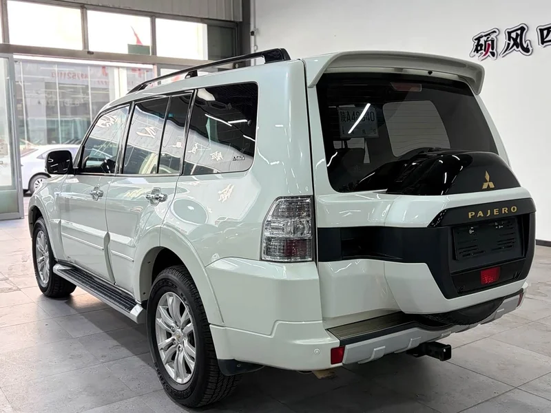 Mitsubishi Pajero (Imported) — фото 3