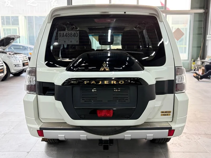 Mitsubishi Pajero (Imported) — фото 4