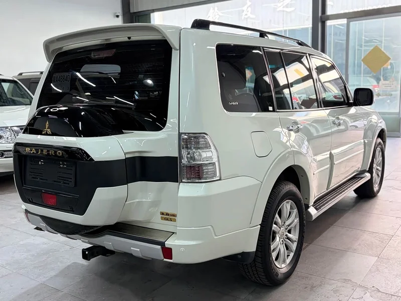 Mitsubishi Pajero (Imported) — фото 5