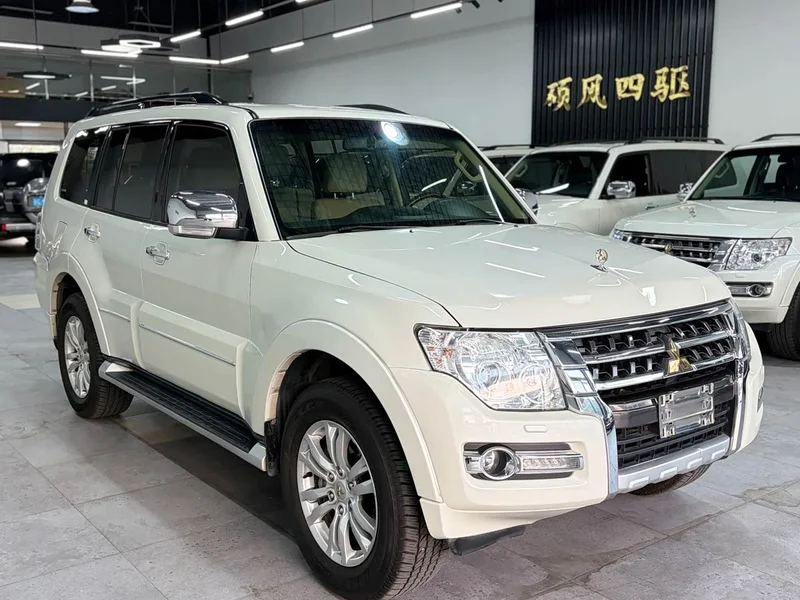 Mitsubishi Pajero (Imported) — фото 6