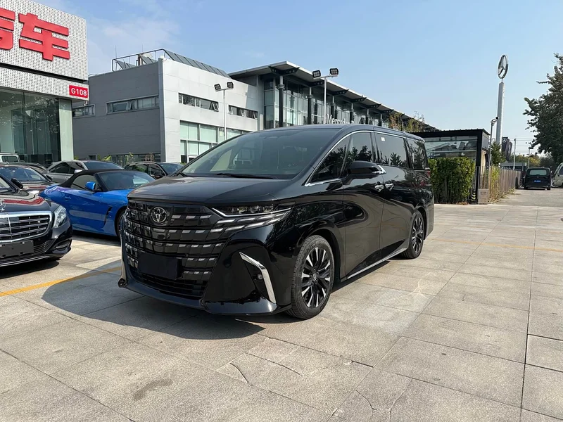 Toyota Alphard — фото 1