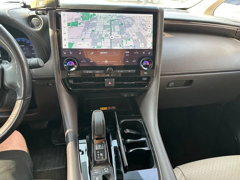 Toyota Alphard — фото 13