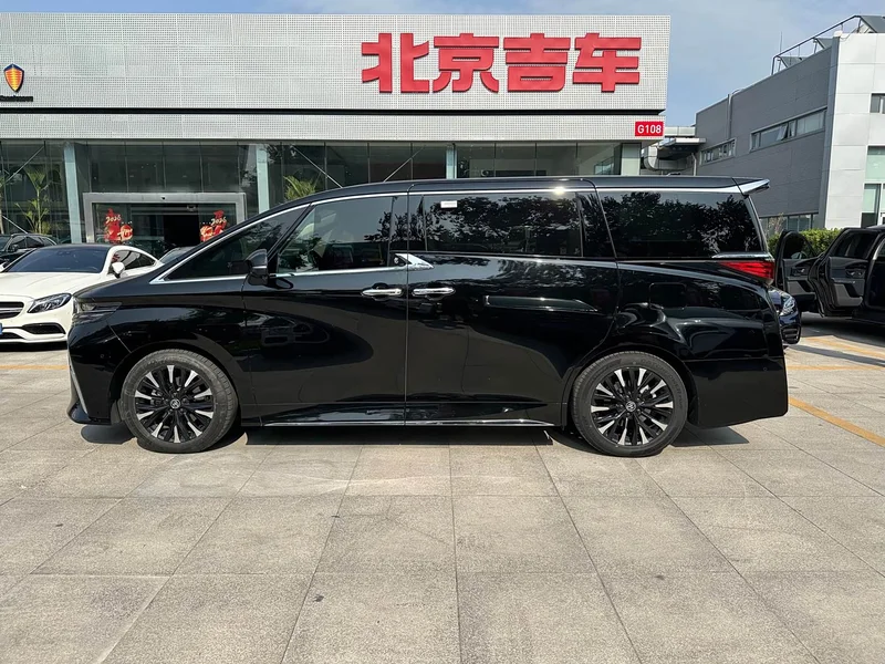 Toyota Alphard — фото 3