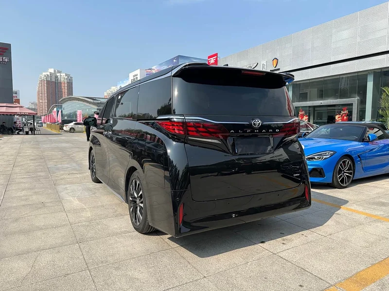 Toyota Alphard — фото 4