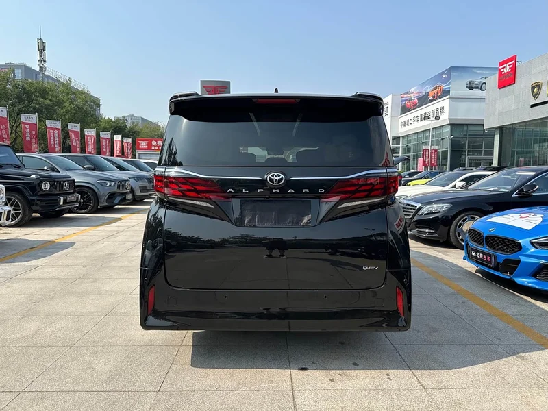 Toyota Alphard — фото 5