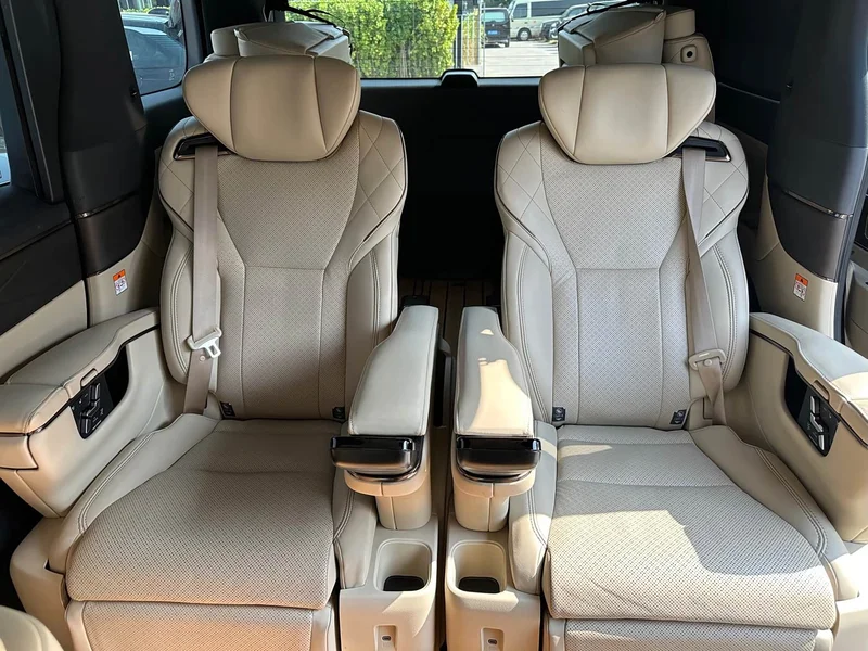 Toyota Alphard — фото 10