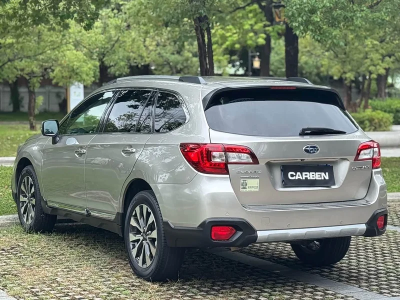 Subaru Outback — фото 12
