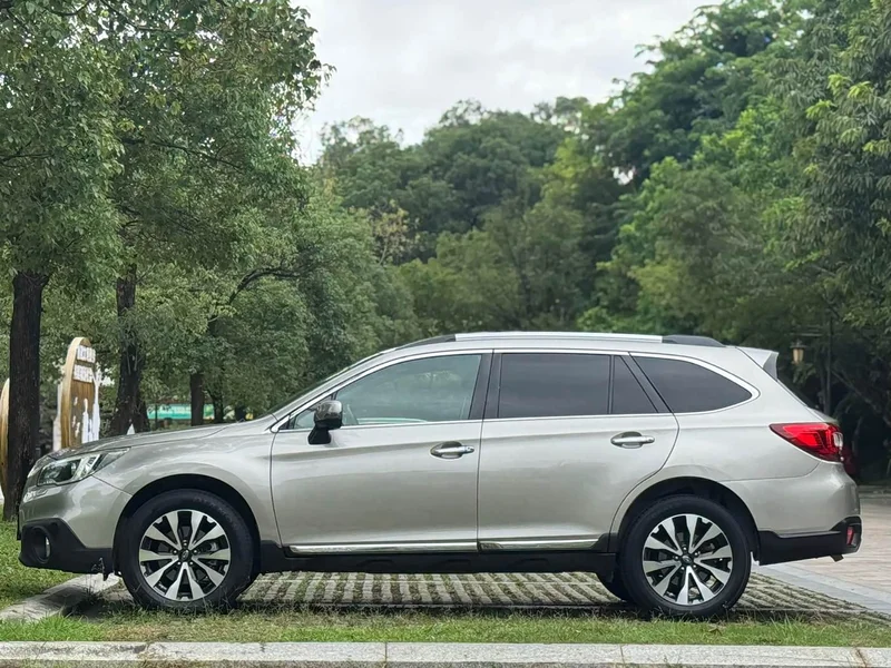 Subaru Outback — фото 13