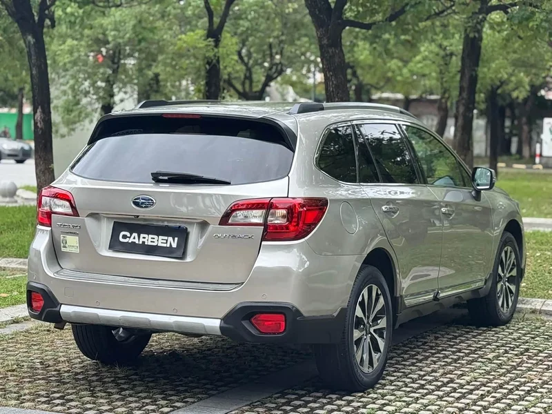 Subaru Outback — фото 10