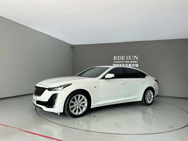 Cadillac CT5 — фото 1