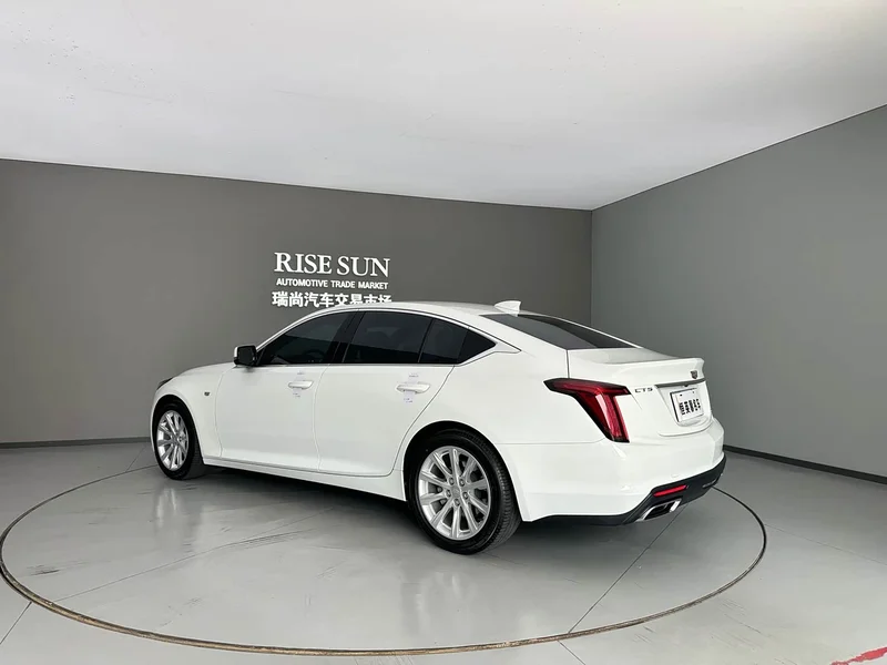 Cadillac CT5 — фото 7
