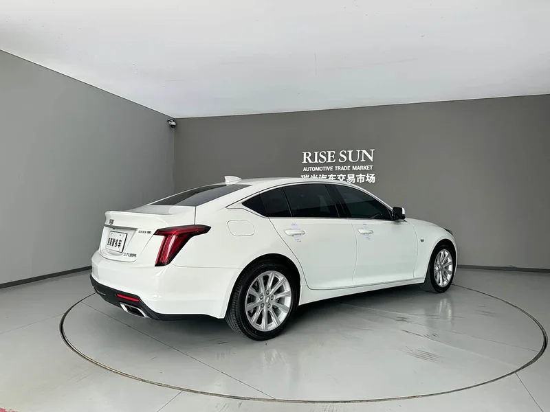Cadillac CT5 — фото 9