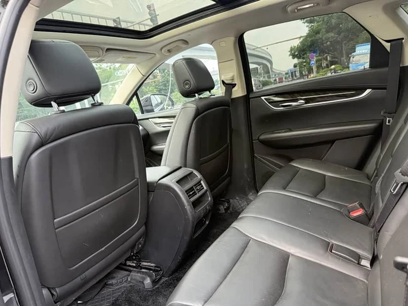 Cadillac XT5 — фото 11