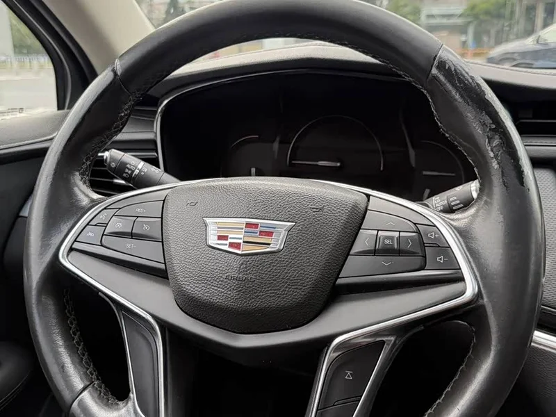 Cadillac XT5 — фото 15