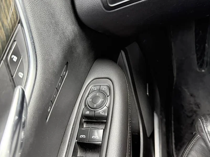 Cadillac XT5 — фото 18