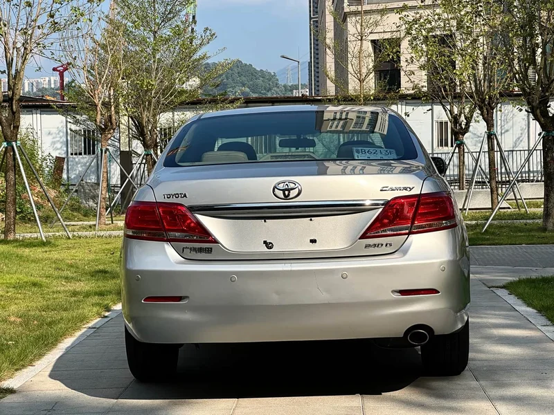 Toyota Camry — фото 13