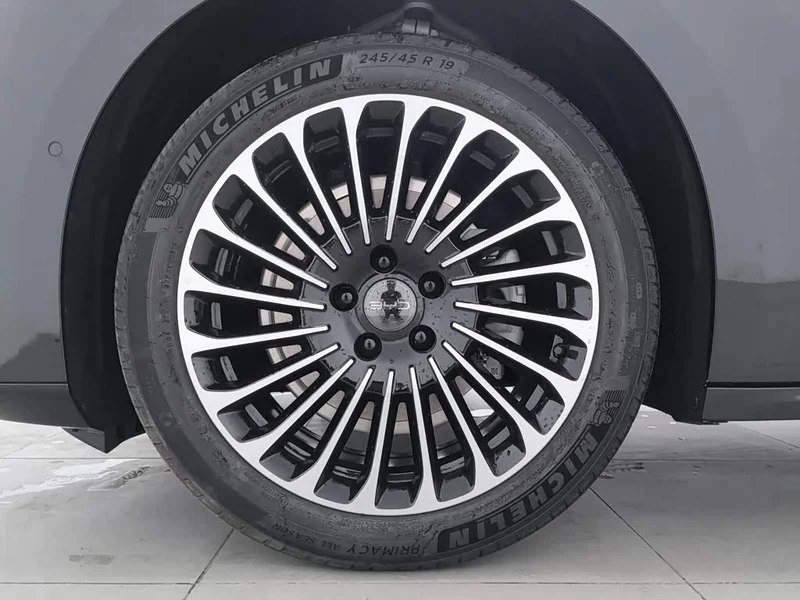 BYD Seal — фото 17