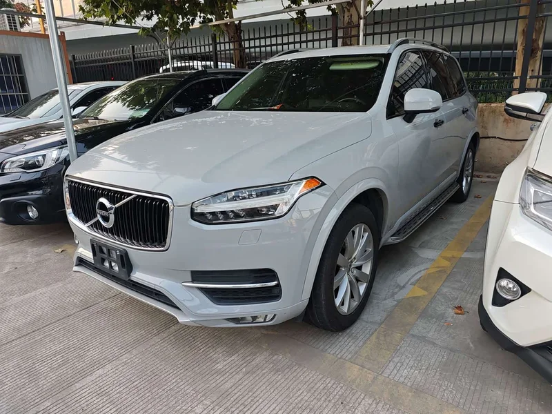 Volvo XC90 — фото 1