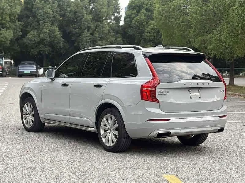 Volvo XC90 — фото 10