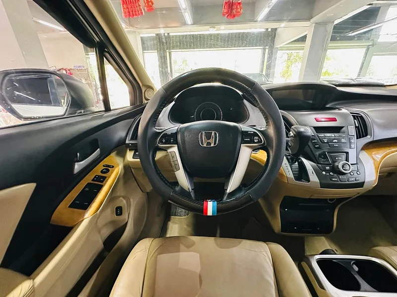 Honda Odyssey — фото 12