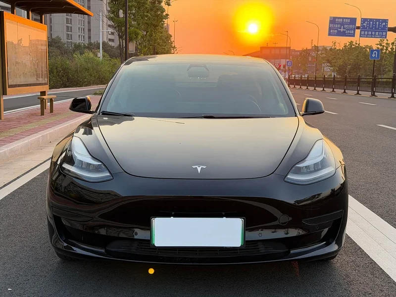 Tesla Model 3 — фото 2