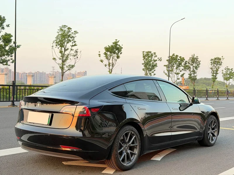 Tesla Model 3 — фото 4