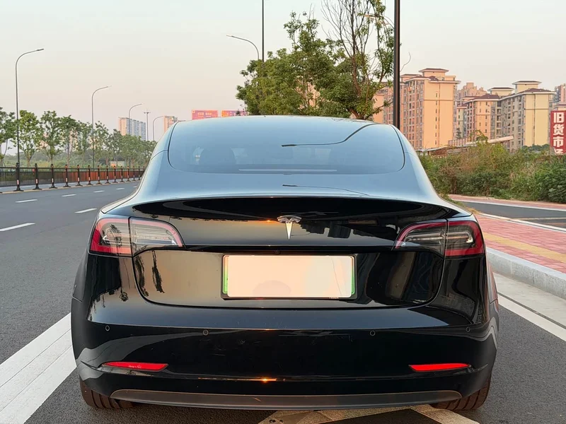 Tesla Model 3 — фото 5