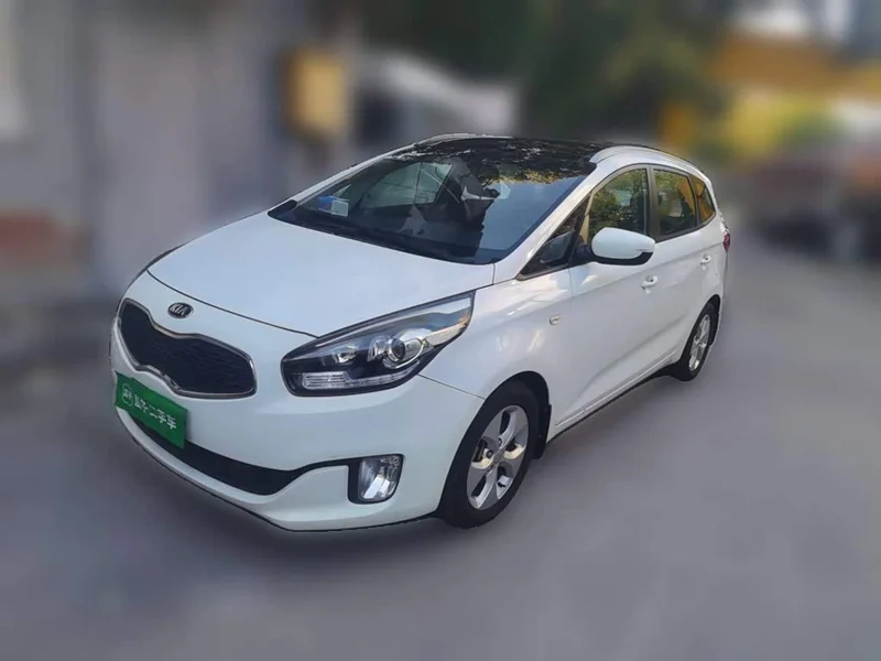 Kia Carens — фото 1