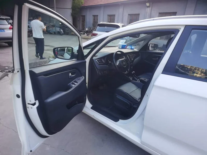 Kia Carens — фото 12