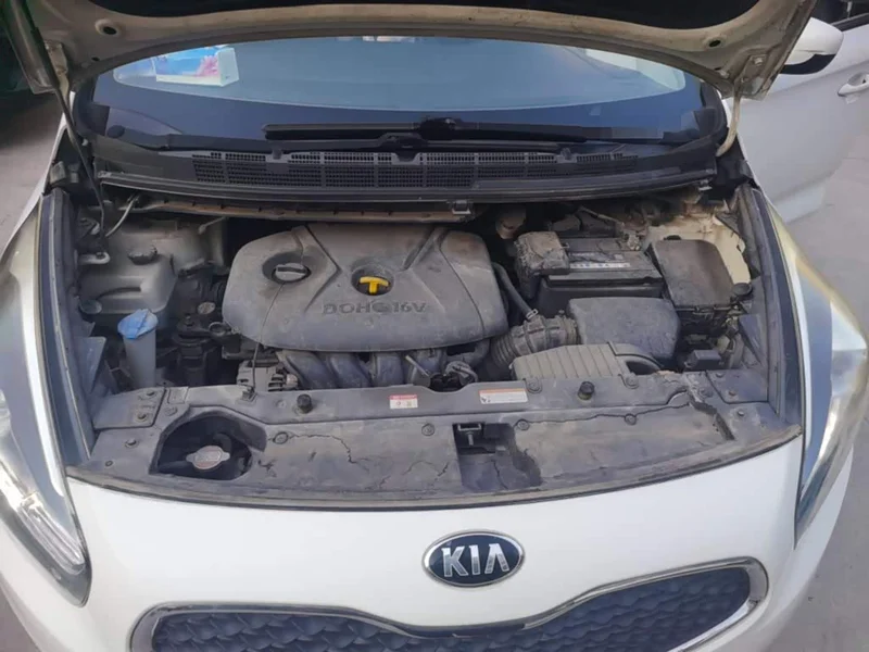 Kia Carens — фото 16
